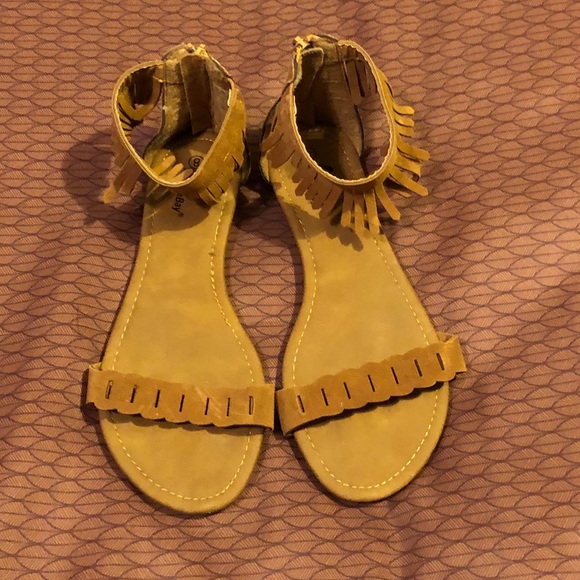 Fringe sandals - Picture 3 of 3